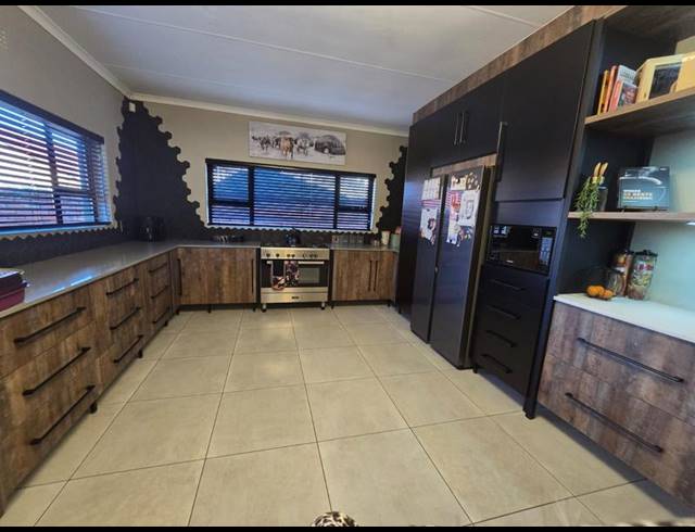 4 BEDROOM HOUSE FOR SALE IN EDELWEISS